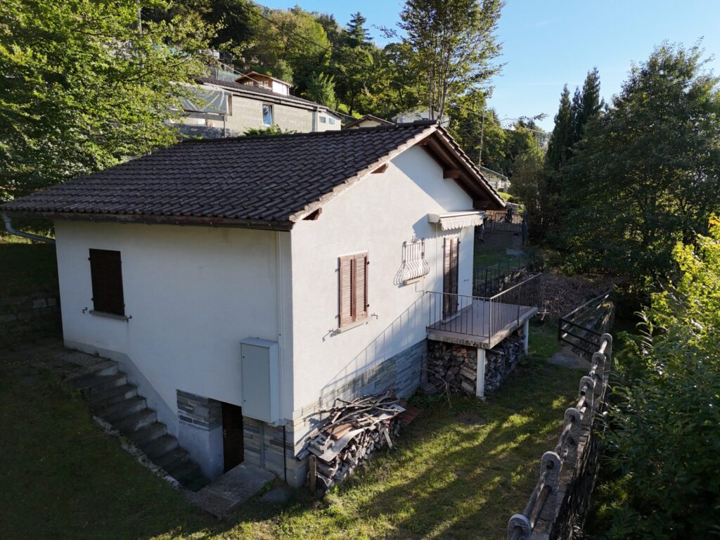 Rustico immerso nel verde con vista panoramica, a pochi minuti da Bellinzona
